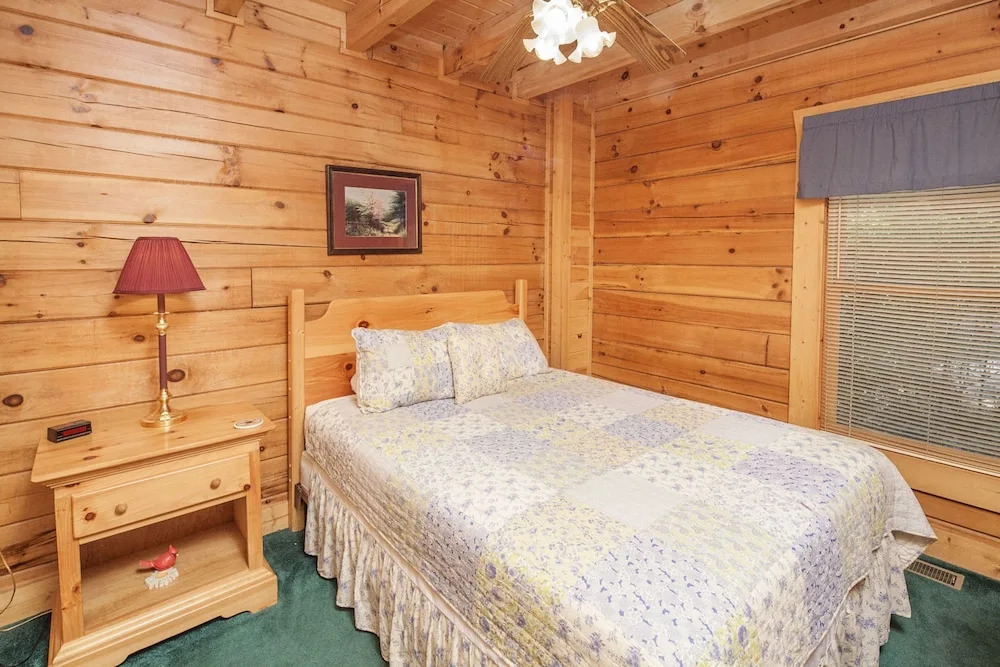 Red Bird Haven by Heritage Cabin Rentals