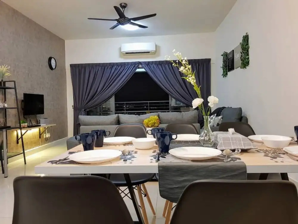 Puchong 8-12 pax Cozy Apartment IOI