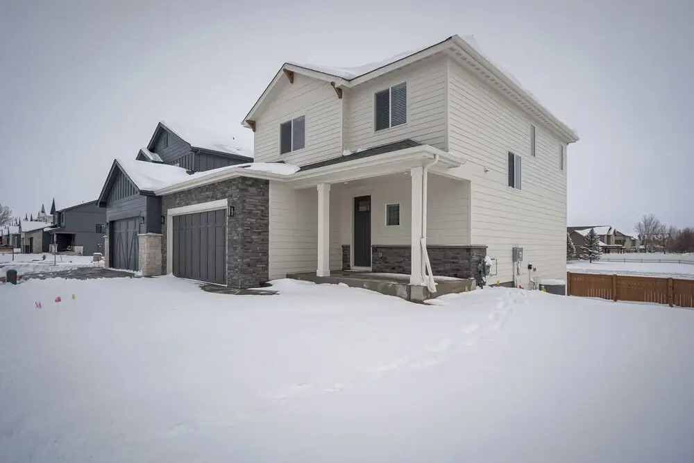 Family-friendly Townhome ~ 2 Mi to Windsor Lake!