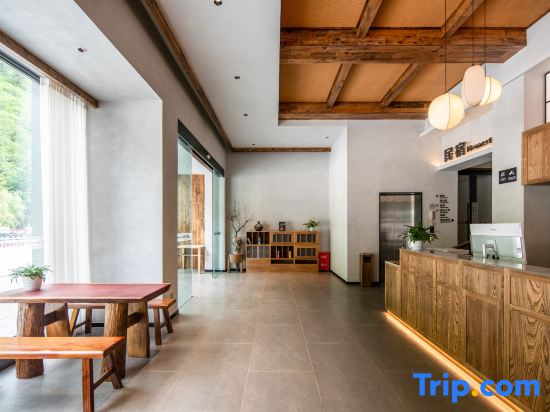 Haoting Yunqi Hotel (Jiuzhaigou Valley Scenic and Historic Interest Area Scenic Spot Store)