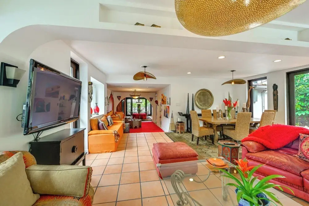 Gather & Unwind Outdoors, Stylish Vista Retreat!