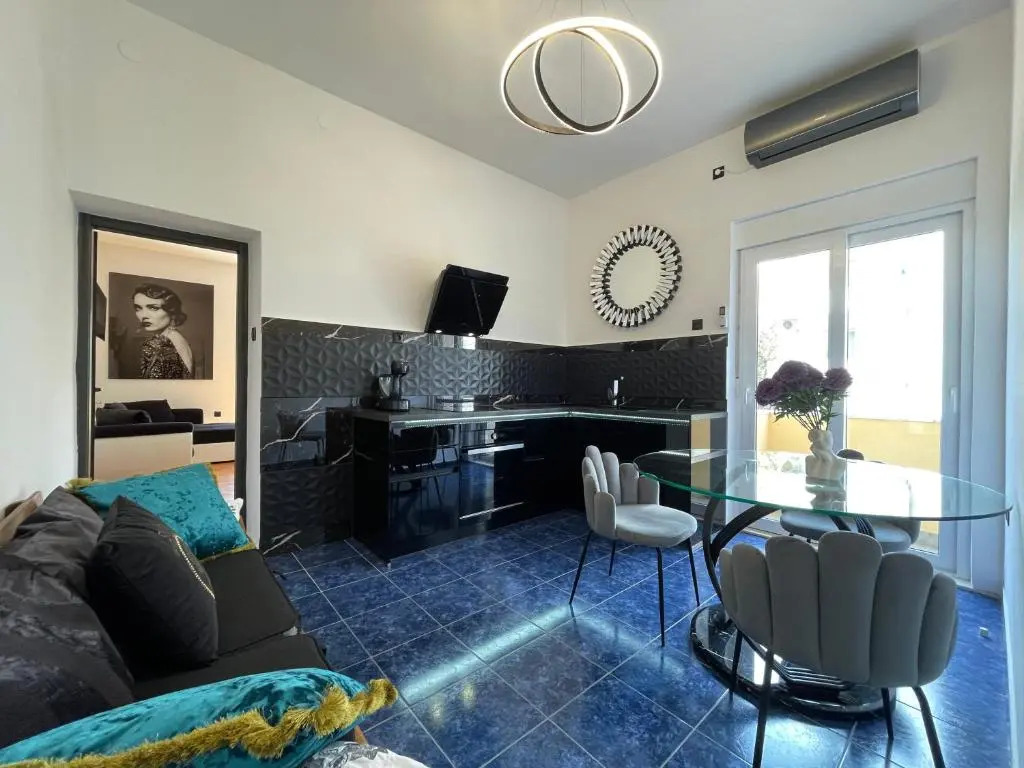 Mini Palais - Beachfront, 5 min center, terrace