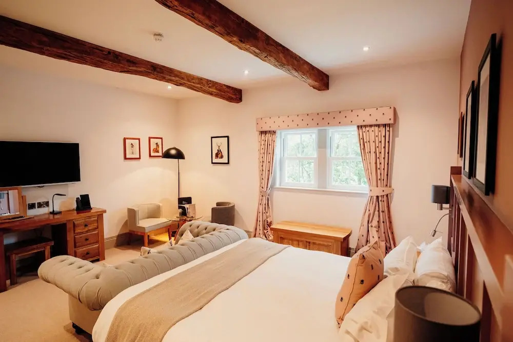 The Golden Fleece Inn