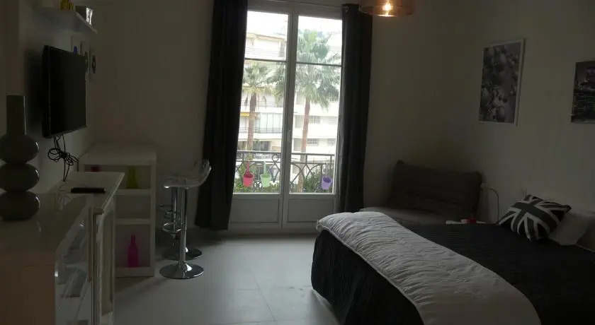 PALAIS MIRAMAR CROISETTE APART 1 MIN CARLTON