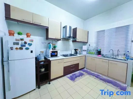 Sri Ixora Kajang | Spacious 3BR w/ Full A/C