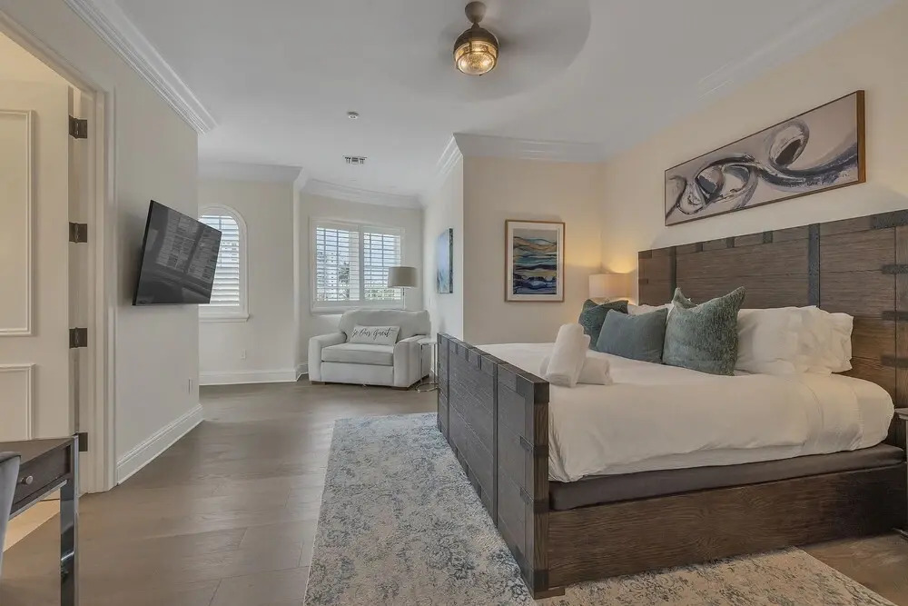 Casa Royale - Luxurious Waterfront Living 7 Bedroom Home by RedAwning