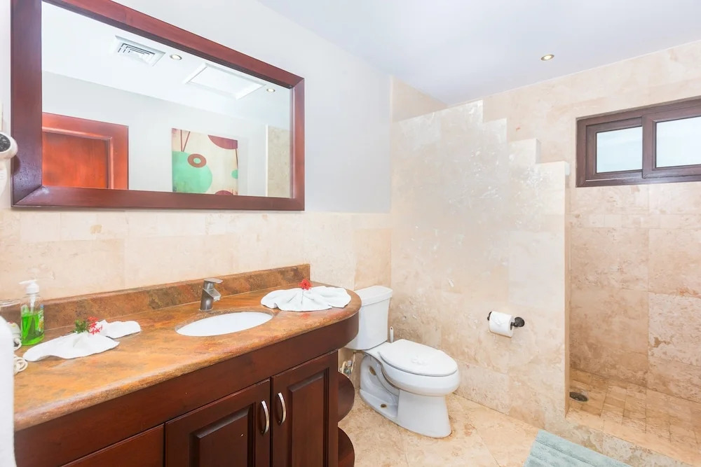 Pristine Bay Beach Home 104
