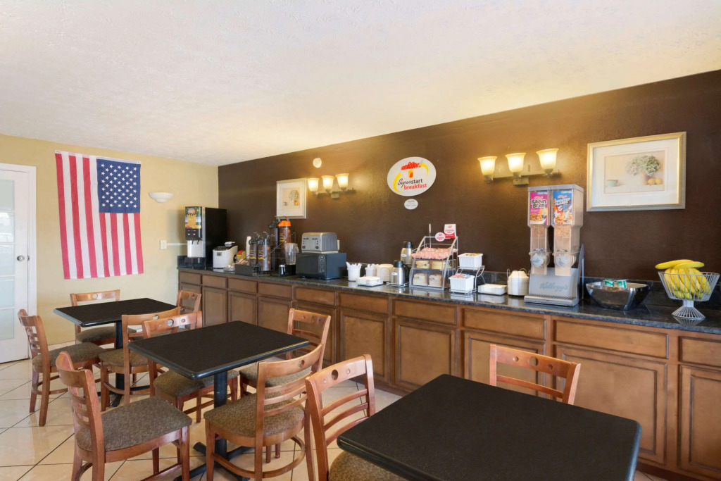 Super 8 by Wyndham College Park/Atlanta Airport West