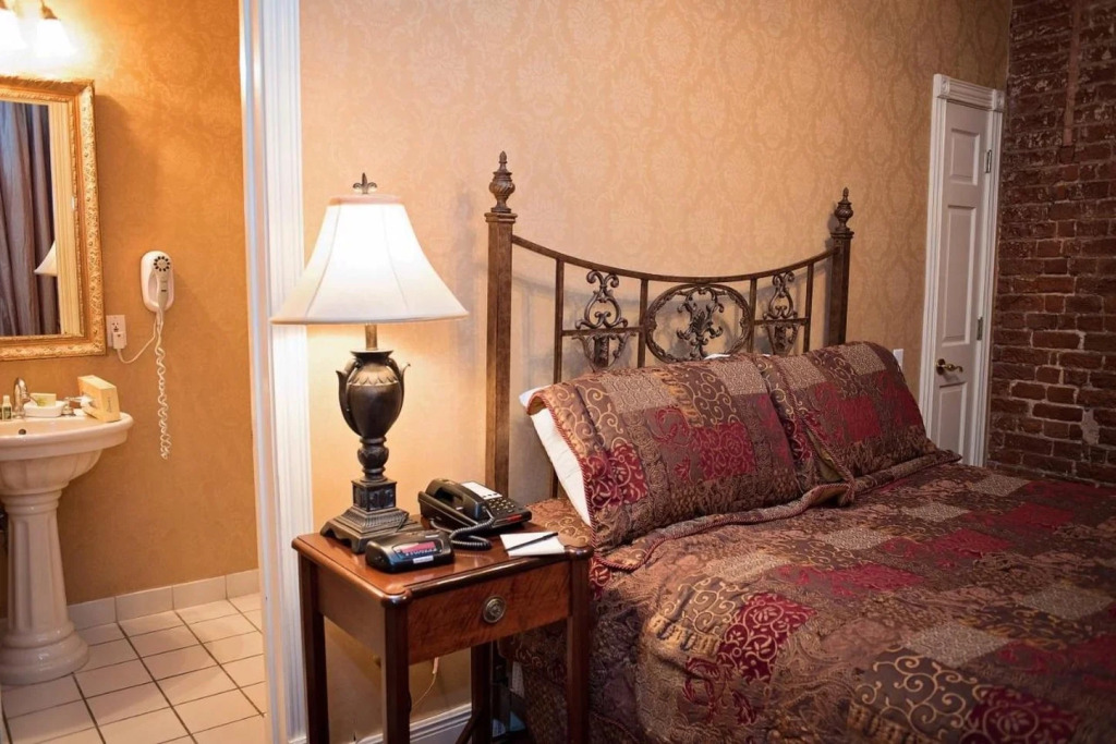 Quarter House Suites