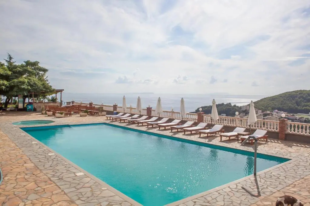 Apart-Hotel Llazari