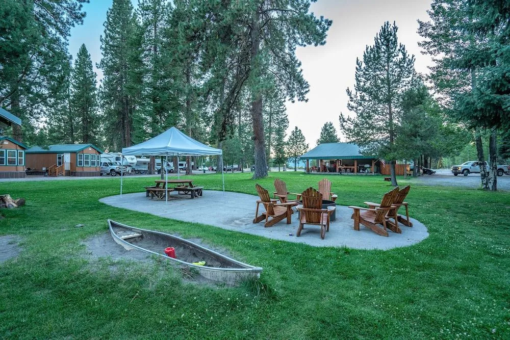 Crater Lake Resort