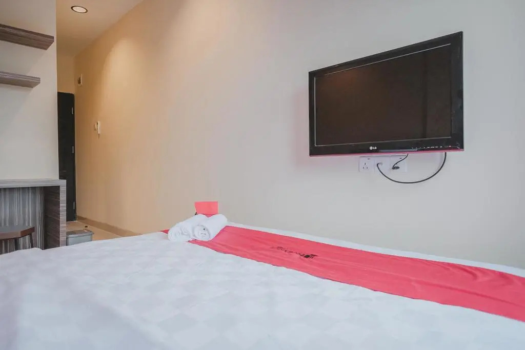 RedDoorz Plus near Ferry Terminal Batam Center