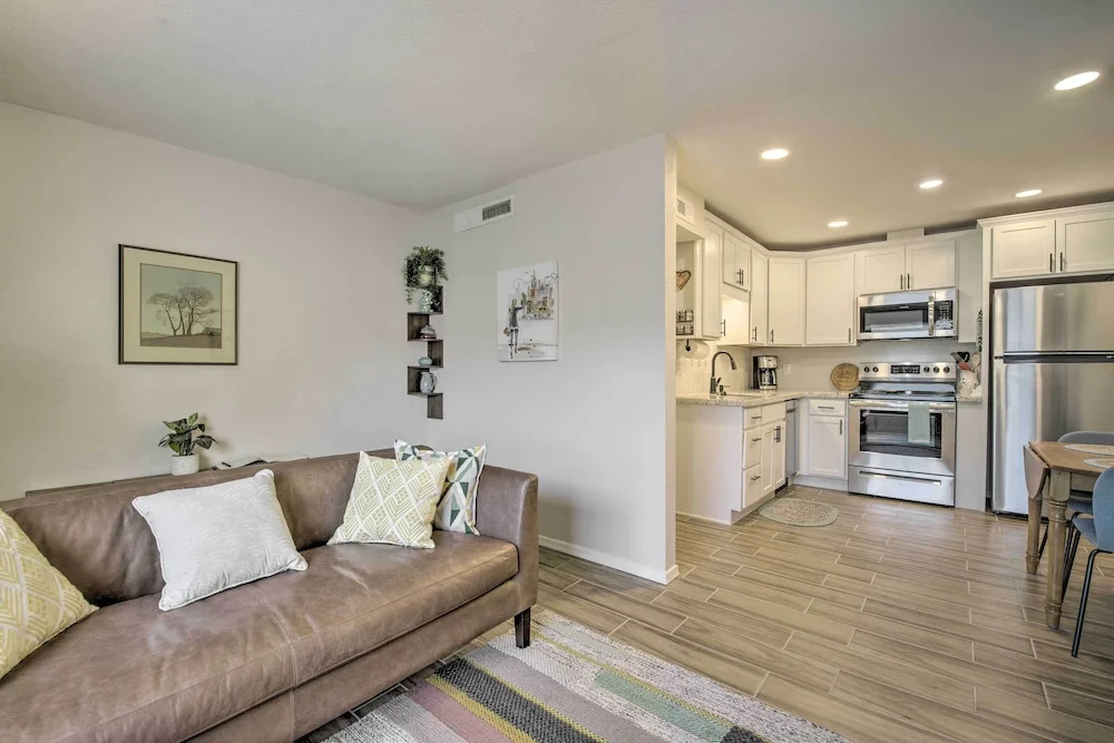Walk to Old Town Scottsdale: Apartment w/ Patio!