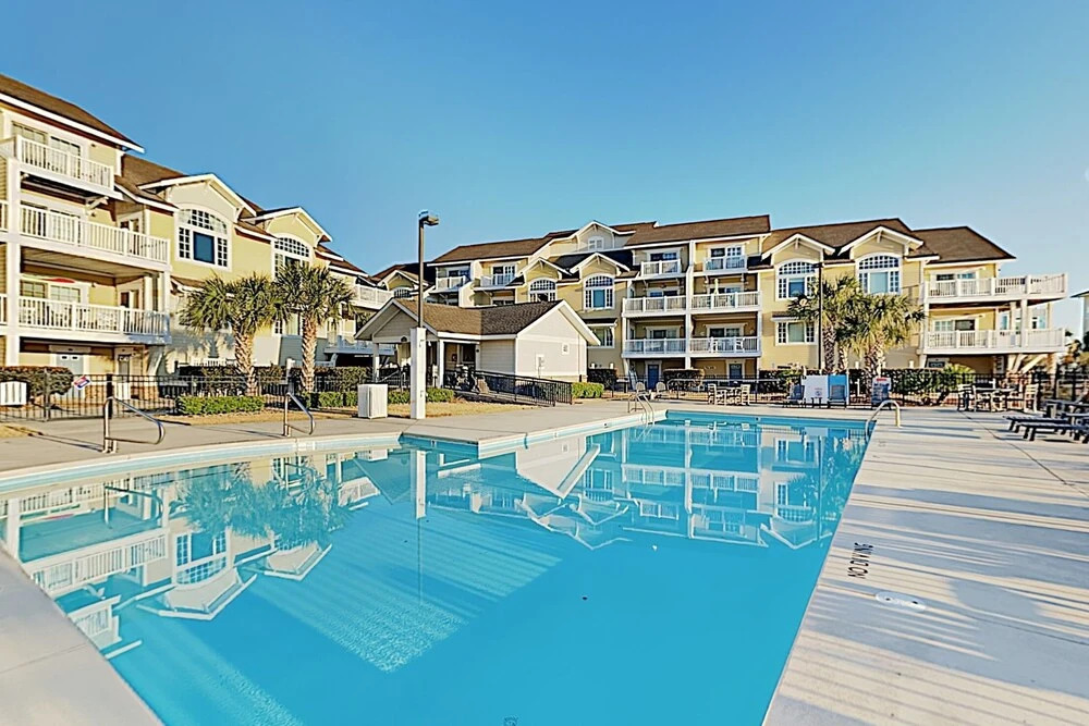 New Listing! Coastal W/ Pool - Walk To Beach 3 Bedroom Condo
