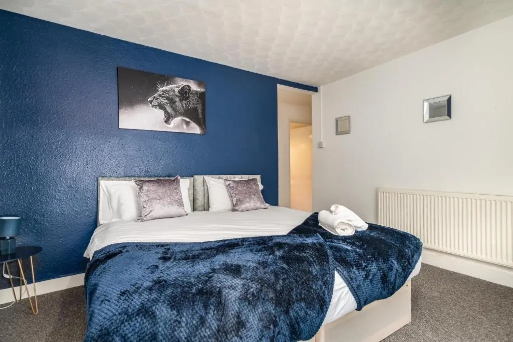 CONTRACTORS & Families - Central Location - Garden & Free Parking by ComfyWorkers