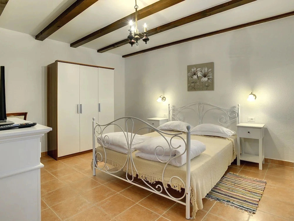 Holiday Home in Rojnici With Private Pool