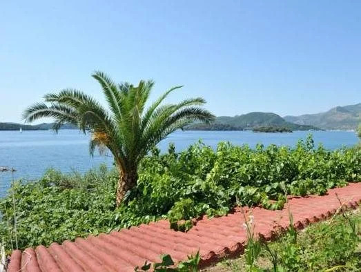 Logans Beach Hotel