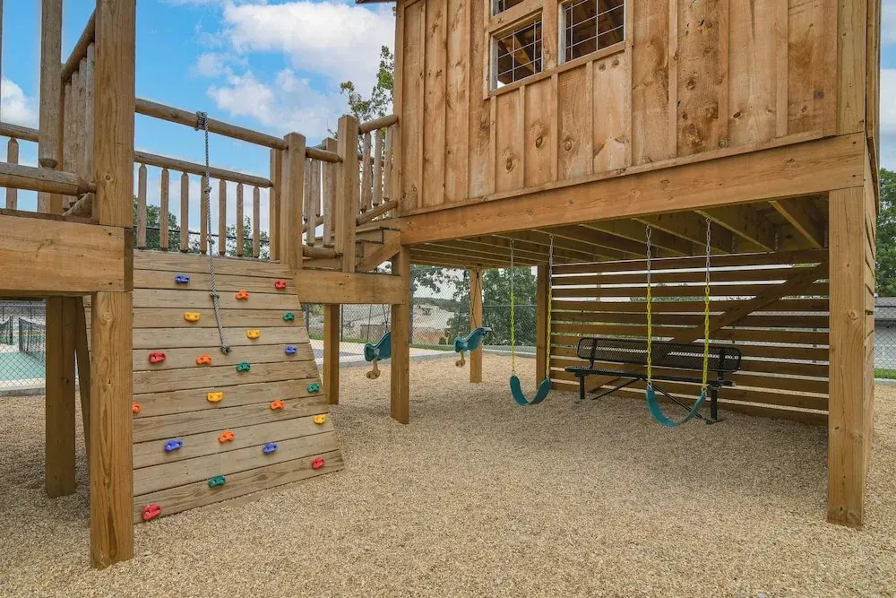 Table Rock Lake Retreat: Steps to Water & Pools