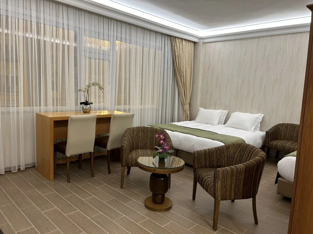 Lily Rooms