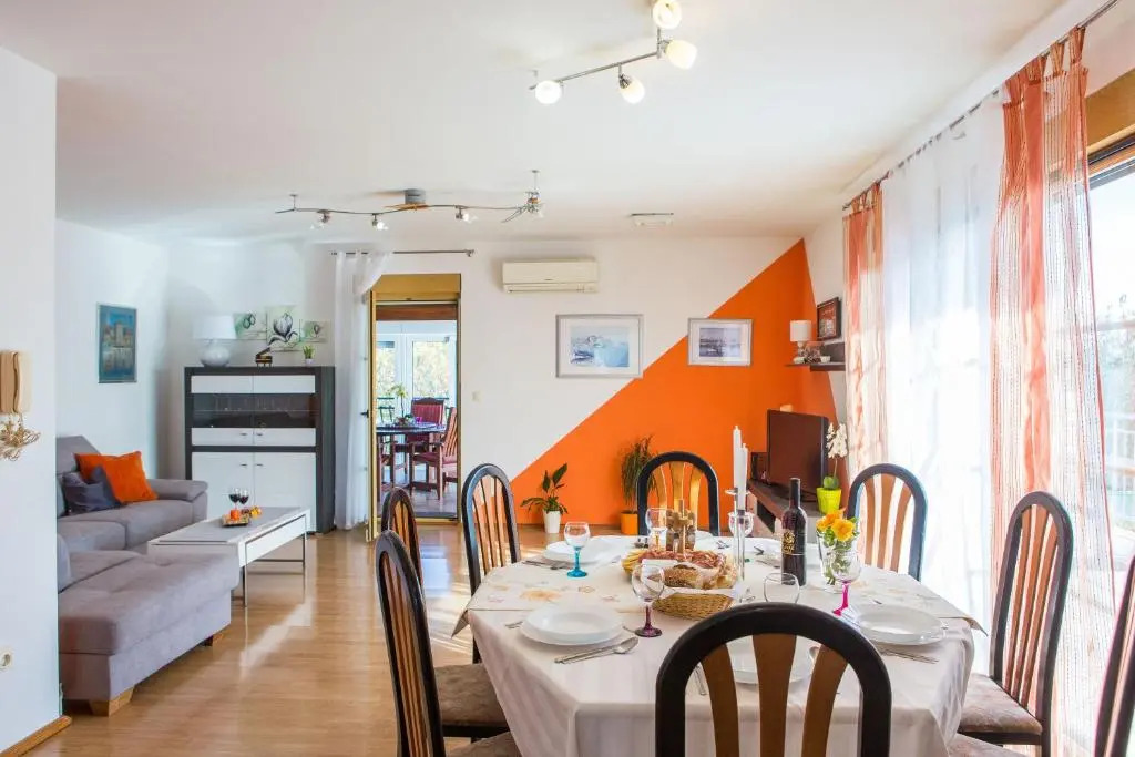 Mira Holiday Home