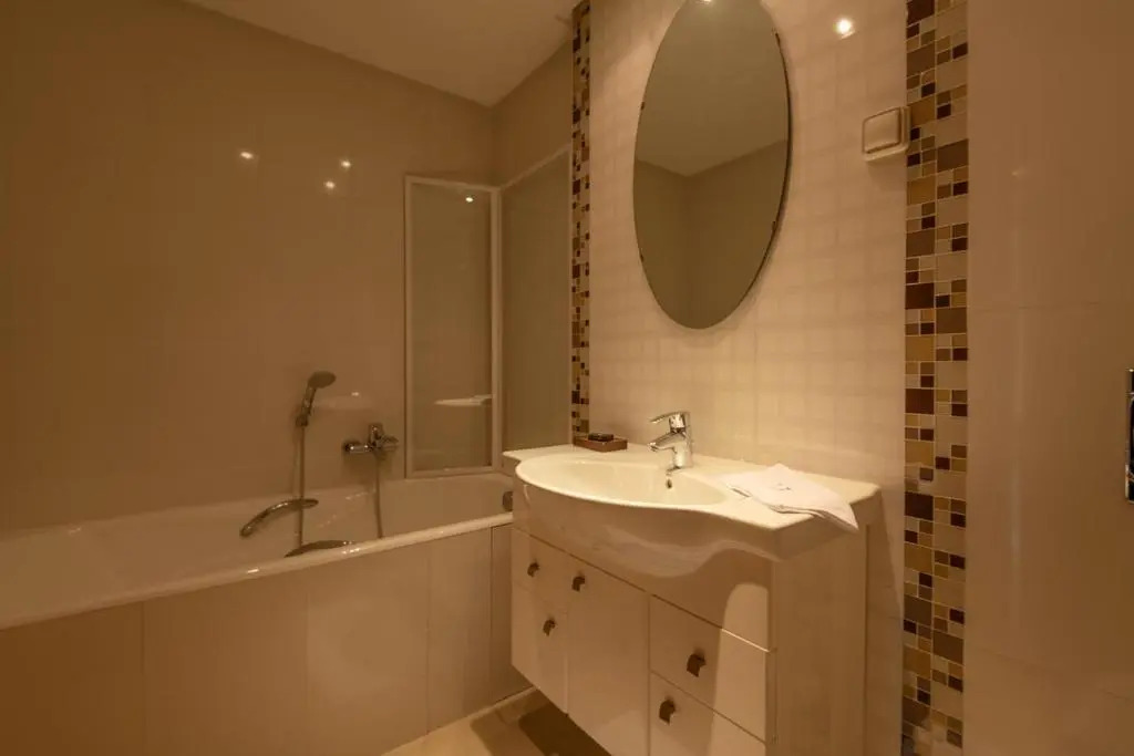 luxury apartement lake view