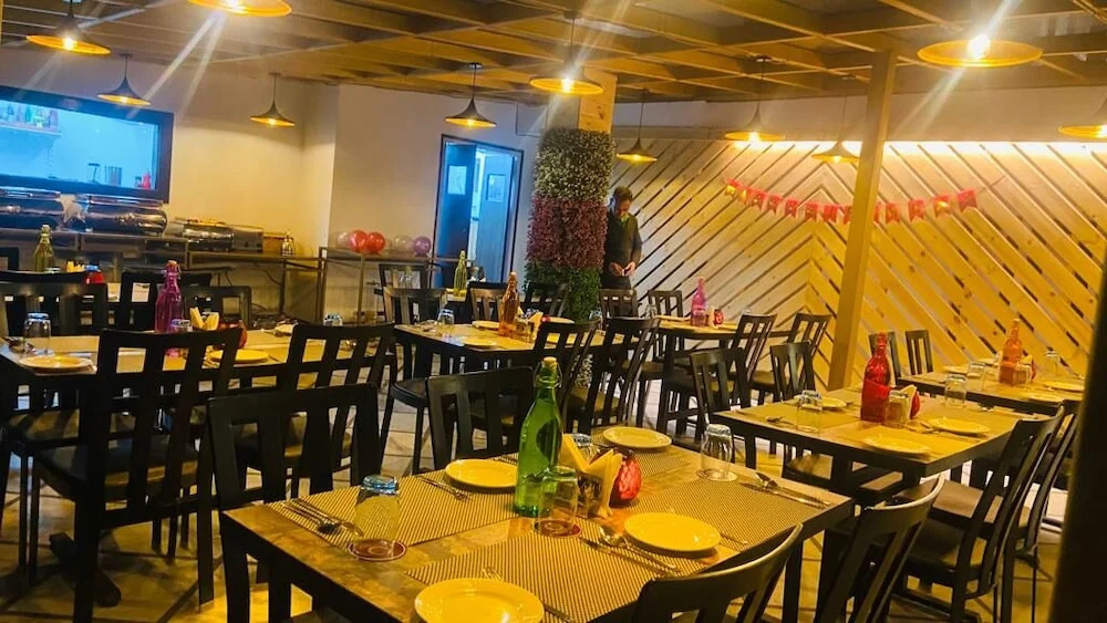 Foxoso The Mall Road
