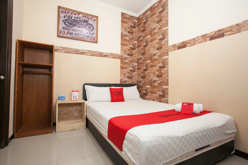 RedDoorz near Stasiun Kota Baru Malang