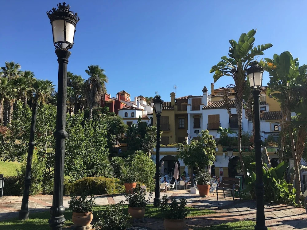 Luxury Apartment Surrounded by Several Golf Courses near Sea