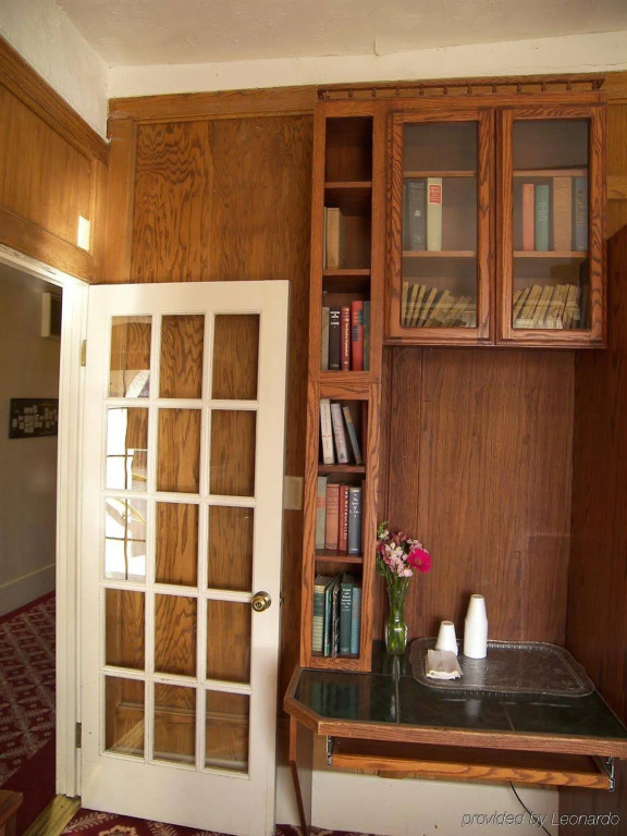 Van Gilder Hotel
