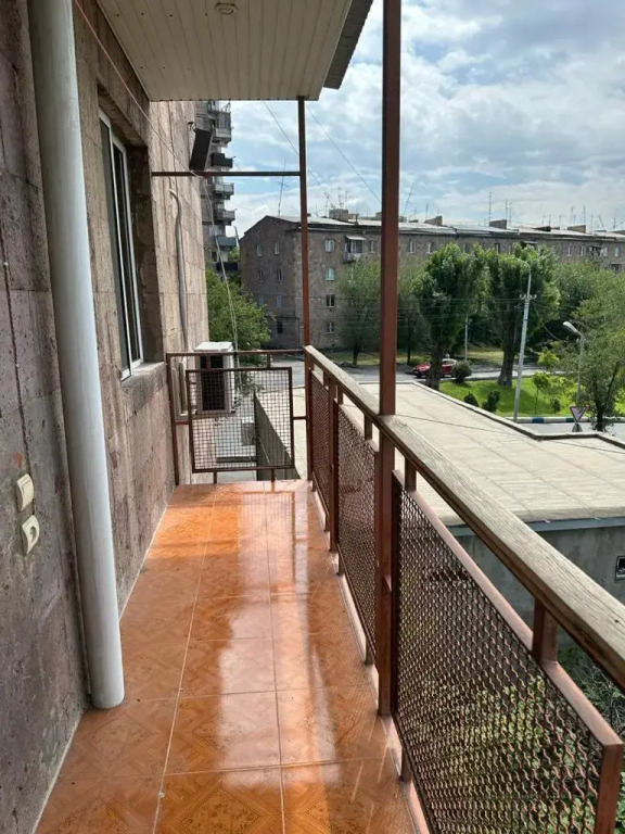 Yerevan nice apartment with balcony for rent