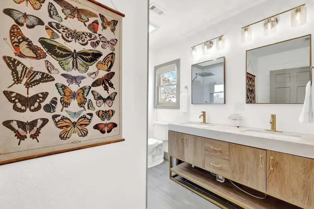 Brand New Private Pool and Hot-tub Near Main!