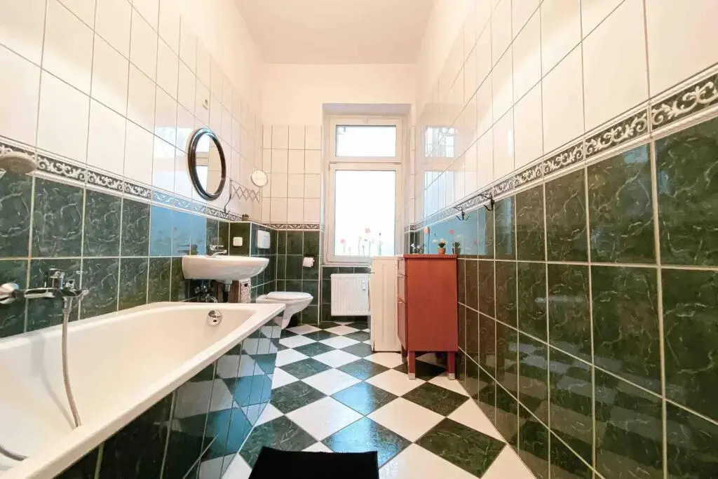 Altbau-Schmuckstück an der Karli mit riesigem Balkon