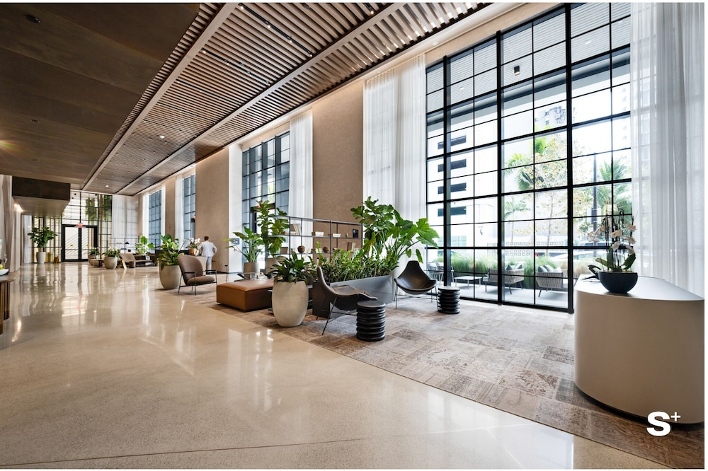 Upscale 3-BD Condo in DTW Miami