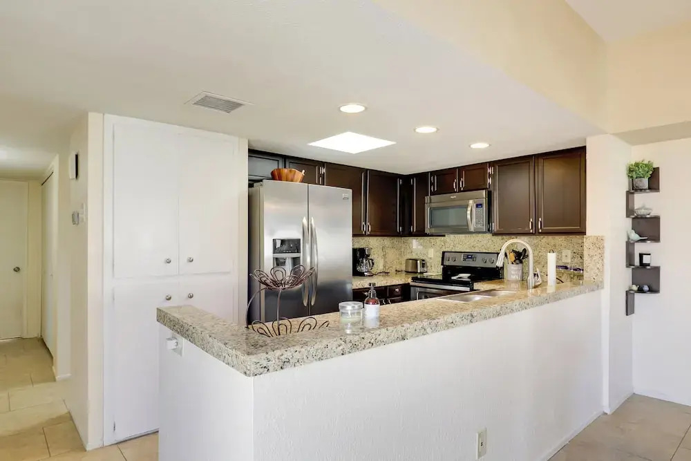 Sunny Tucson Townhome w/ Patio & Mountain Views!