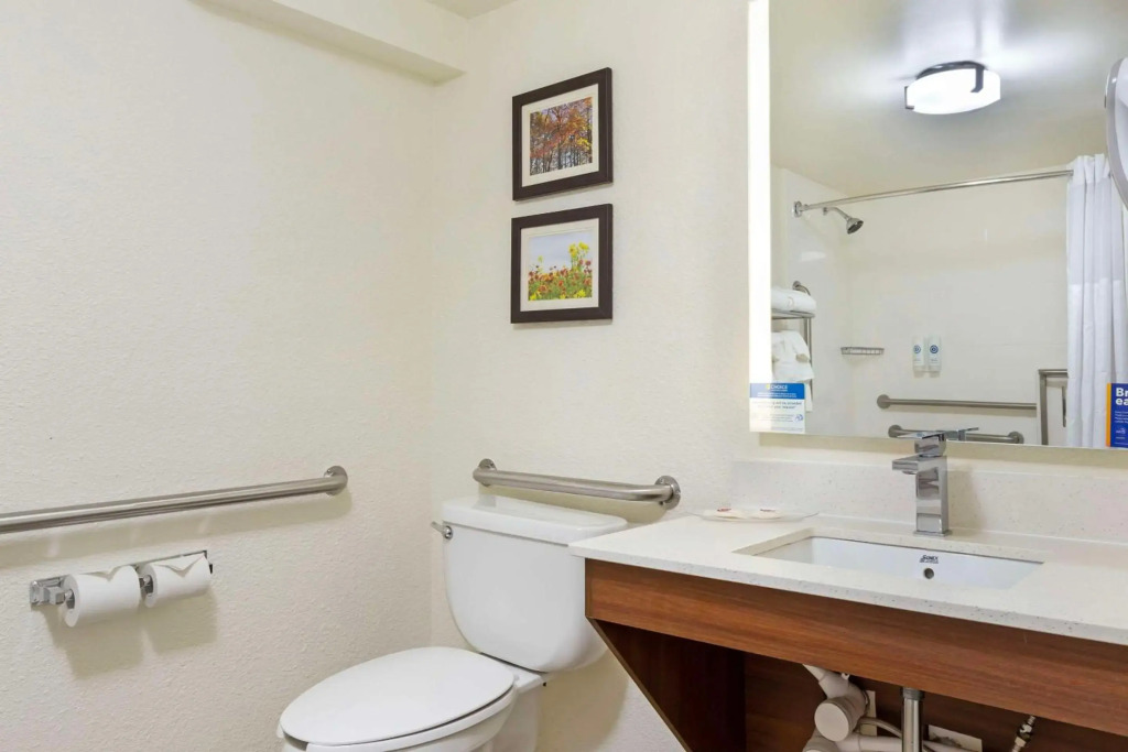 Comfort Suites Hanes Mall