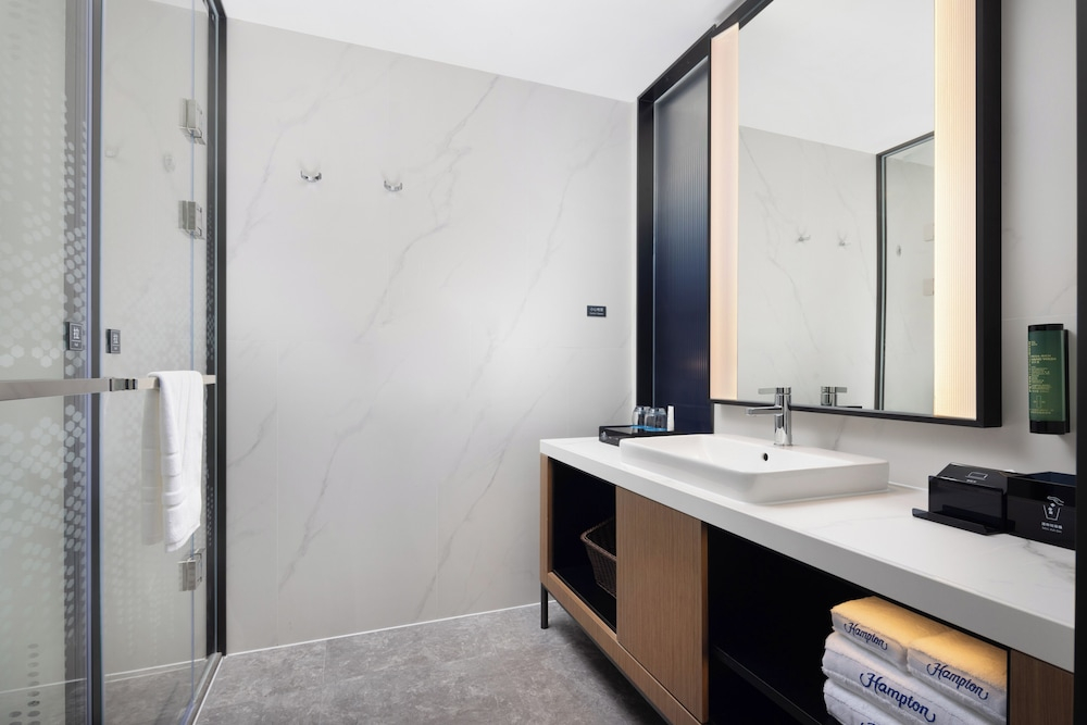 Hampton by Hilton Guangzhou Xintang Railway Station