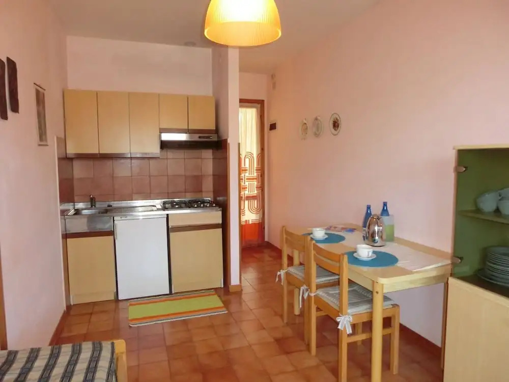 Cozy one bedroom apartment with pool and AC