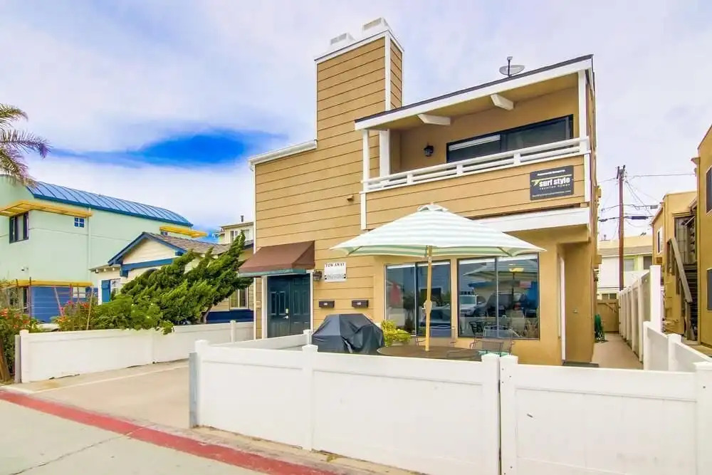 Beach Style 2 2 Bedrooms 2 Bathrooms Condo