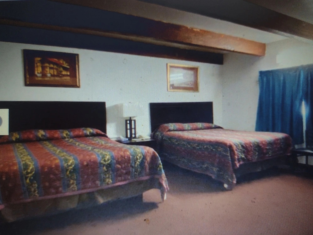 Budget Inn & Suites -Rates from 49 Dollars Only Super-Ice Cold,Comfortable Peaceful Rooms- Door-to-Door Lit Parking & Lowest Price plus HBO Max,Spanish TV, Internet free