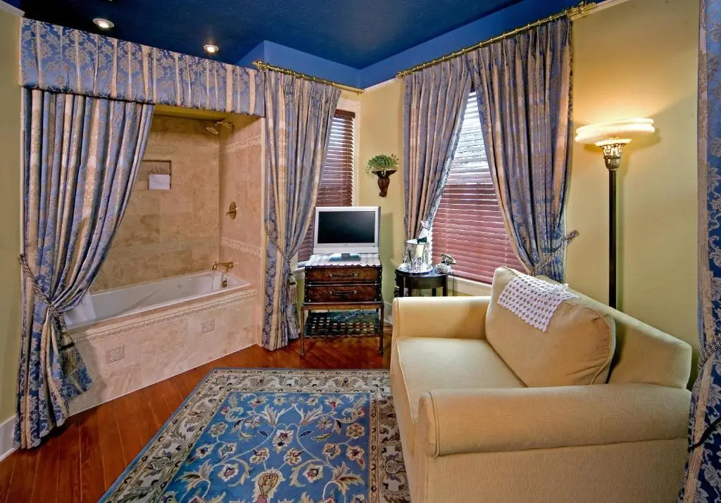 Cedar House Inn