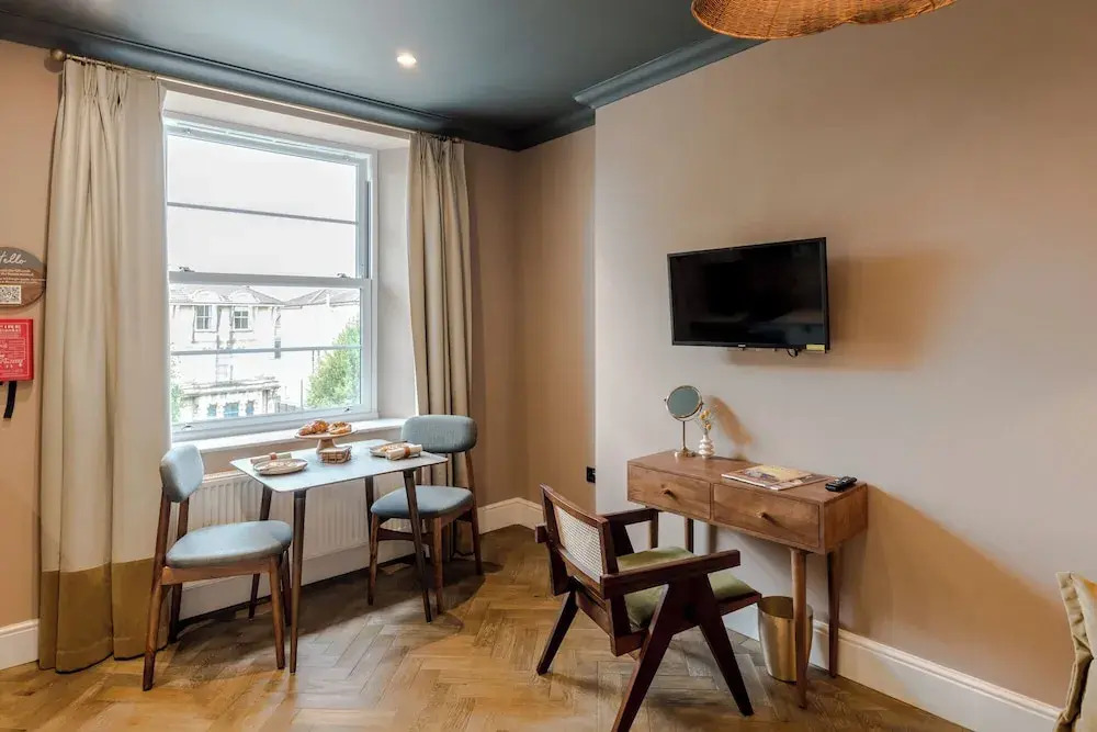 Tyndalls Park - Your Apartment