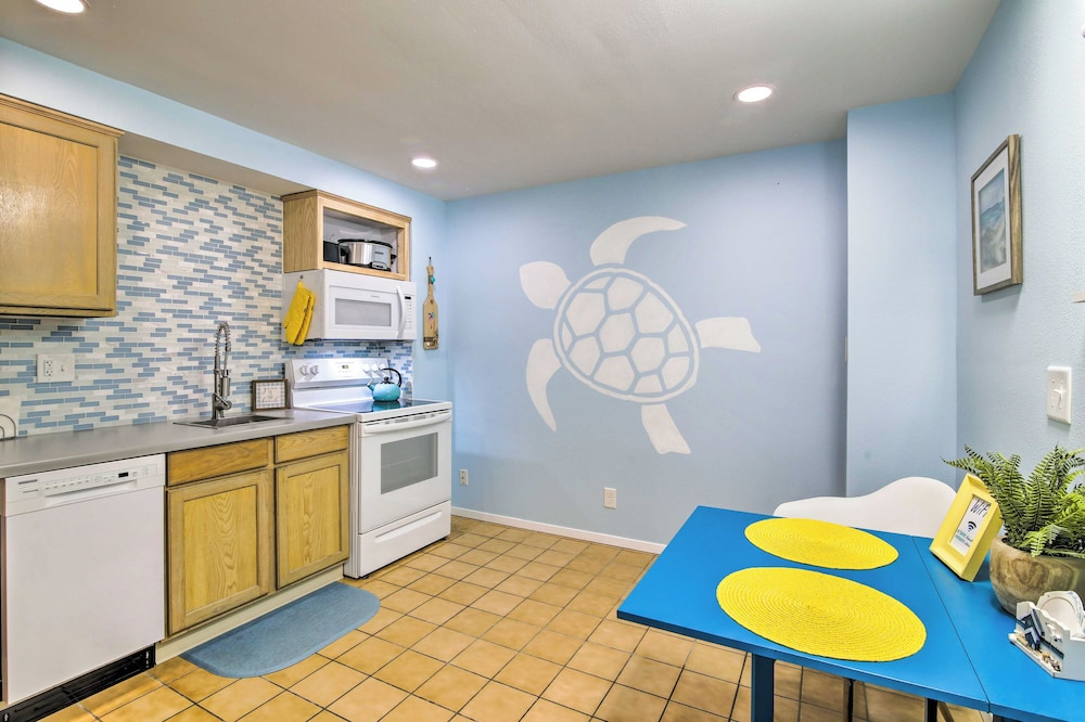 Beach Home w/ Pool & Hot Tub < 1 Block to Beach!