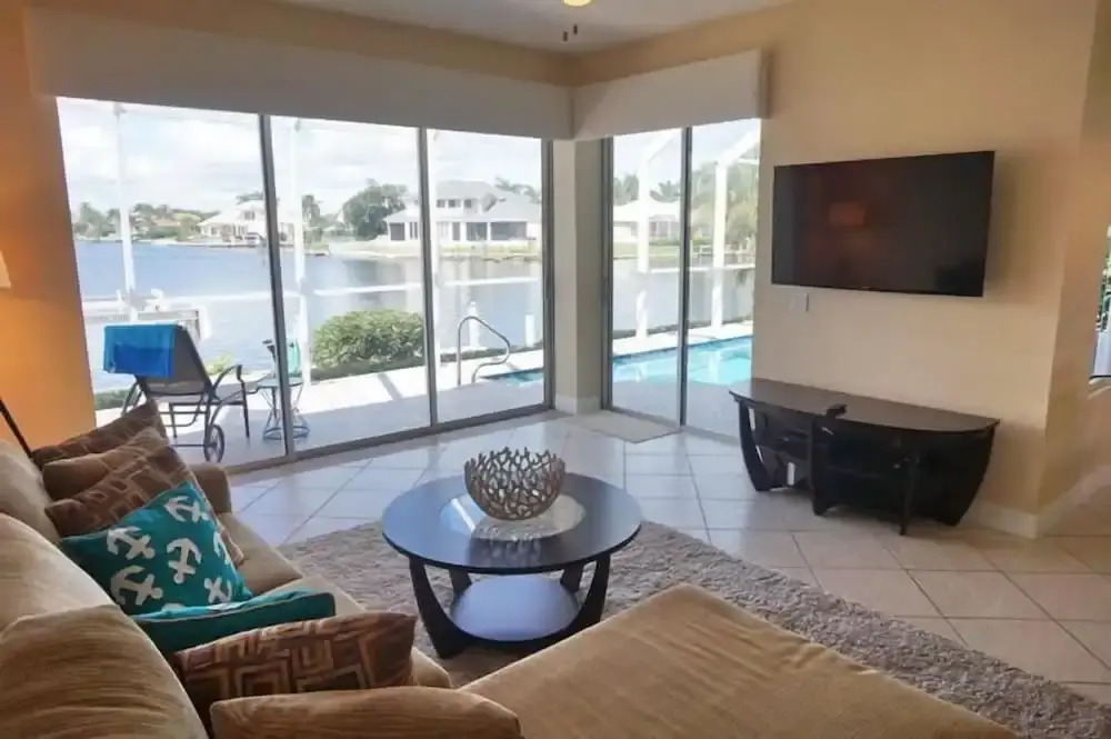 TO1120 4 Bedroom Holiday Home by Marco Naples Vacation Homes