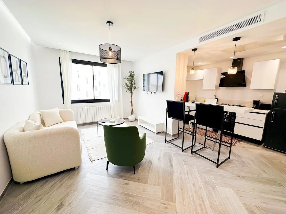 The Business Stay Brand new in Lac 2