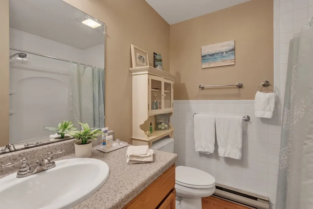 Cozy Bungalow Just Minutes From Mystic, Westerly Beaches, Boating And Casinos! 1 Bedroom Bungalow by RedAwning