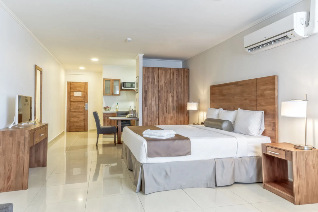 Majestic City Suites & Beach Hotel