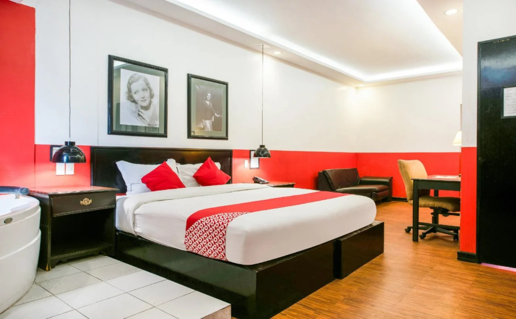 Red Rose Hotel