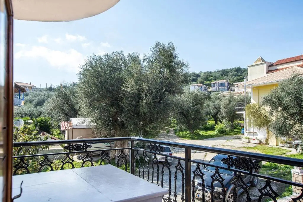 Paradise Bar Apartments