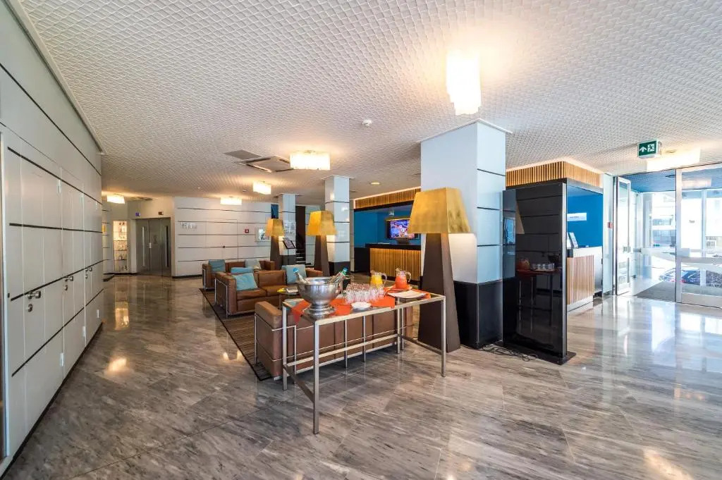 Hotel Mona