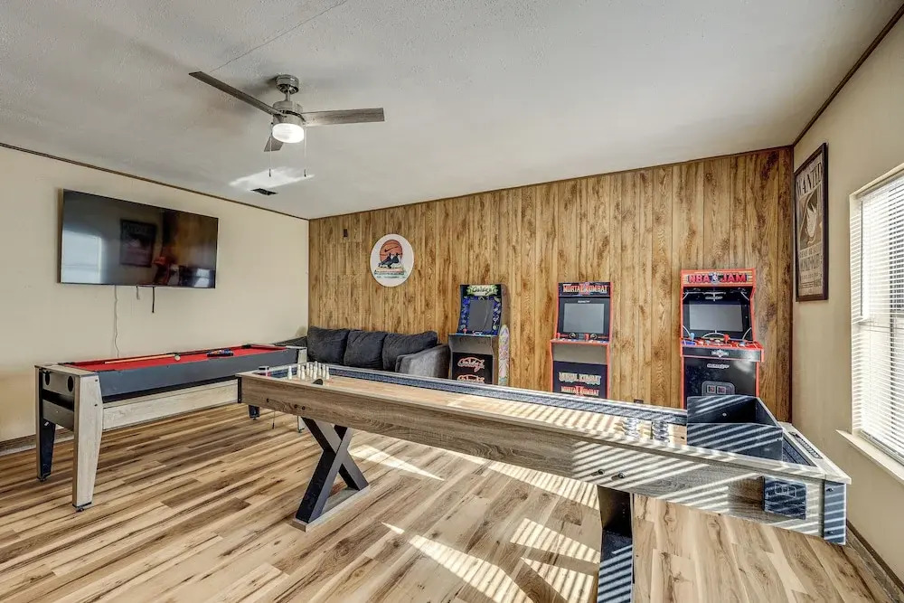 Hot Tub, Pool & Game Room: San Antonio Family Gem